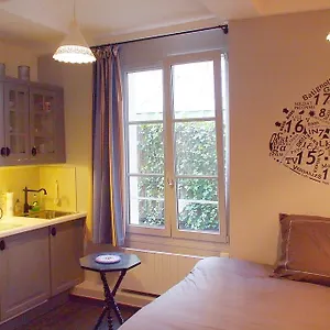 Apartment Petit - Oasis In Marais