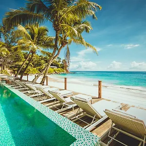 **** Otel Caranabeach Seyşel Adaları